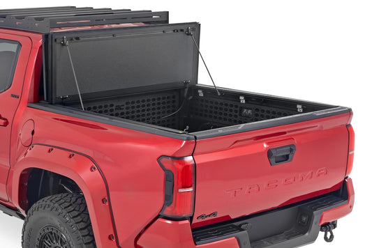 Cubierta rígida plegable de tres pliegues para caja | Caja de 1,52 m | Toyota Tacoma 2WD/4WD (2024-2025)