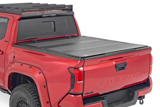 Cubierta rígida plegable de tres pliegues para caja | Caja de 1,52 m | Toyota Tacoma 2WD/4WD (2024-2025)